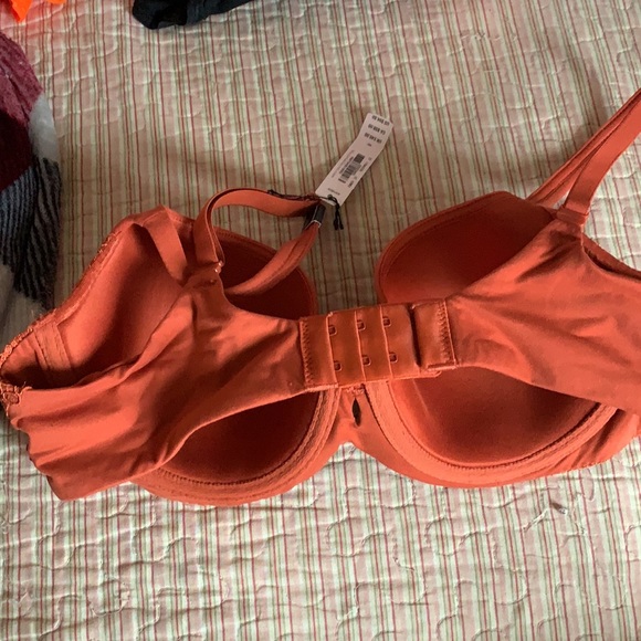 VS Bra - Picture 3 of 4